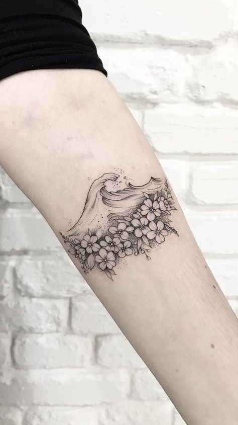 Rare Tattoos, Seashell Tattoos, Shell Tattoos, Wave Tattoo, Small Wrist Tattoos, Mermaid Tattoos, Thigh Tattoos Women, Classy Tattoos, Feminine Tattoos