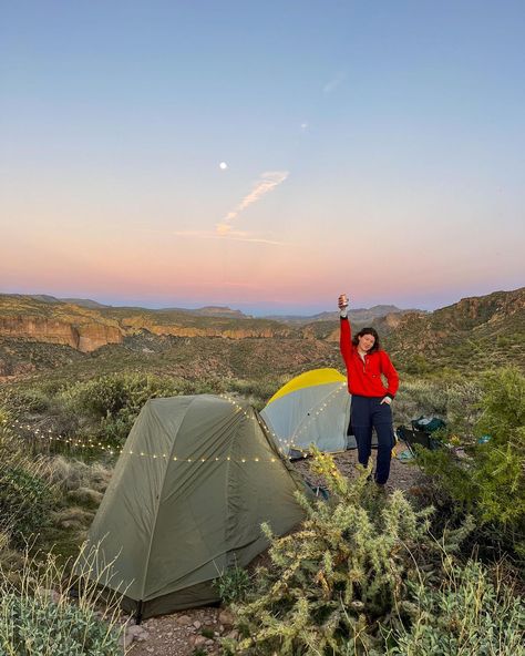 Pics or it didn’t happen 💭 1. When the girlies go backpacking 🌝 2. I wish I packed my sleeping bag 🥶 3. Idk if y’all are sick of… | Instagram Sleeping Outside, Aesthetic Camping, My Dream Job, Camping Vibes, Social Media Advice, Camping Aesthetic, Hippie Life, Granola Girl, Camping Ideas