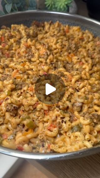 Hollie Wood | Quick and easy family friendly recipes. on Instagram: "One pot Cheesy taco Mac n cheese 
.
⬇️ Recipe below ⬇️ 
.
Press save for future dinner inspiration 📌 follow @dinner_at_hols for more recipes like this. 
.
AD| Mac and cheese always goes down well with my lot especially as the nights start getting colder and you’re craving that bowl of comfort! It is also such a great dinner for when you’ve had a busy day and don’t have much time to get dinner on the table. All cooked in my @hexclad_europe pans making clean up so much easier as I can just pop them straight in the dishwasher 🙌 
Recipe serves 4 
.
Ingredients.
.
1. 500g beef mince 
2. 2-3 tbs taco seasoning 
3. 1 onion, diced 
4. 3 peppers, diced 
5. 4tsp garlic puree - or 4 cloves 
6. 300g pasta, uncooked weight
7. 800ml- Taco Mac N Cheese, Taco Mac, Taco Mac And Cheese, Dried Pasta, Family Friendly Recipes, Garlic Puree, Mexican Theme, Dinner Inspiration, The Nights