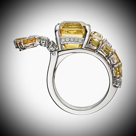 CARTIER. Ring - platinum, a 11.34 carat yellow Ceylon sapphire, pear-cut yellow diamonds, brilliant-cut yellow diamonds, brilliant-cut diamonds #Cartier2017 #RésonancesDeCartier #HighJewellery #HauteJoaillerie #FineJewelry #YellowDiamond #YellowSapphire #Diamond Yellow Diamonds, Sparkly Jewelry, Ceylon Sapphire, Cartier Ring, Yellow Sapphire, Jewellery Design, Front View, Yellow Diamond, High Jewelry