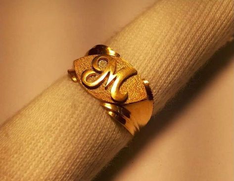 Gents Finger Ring Gold, Gents Gold Ring, Couple Rings Gold, Ladies Gold Rings, Mens Ring Designs, 1 Gram Gold Jewellery, Delicate Gold Jewelry, Gold Finger Rings, Gold Jewels Design