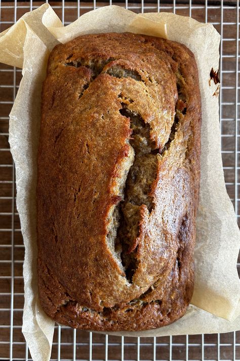 My favourite classic banana bread recipe! It’s super moist with a tender crumb, rich caramelization and all the delicious banana and dark brown sugar flavours. | #banana #bread #homemadebread #artisanbread #quickbread #bananabreadrecipe #bananabread Banana Bread Photo, Half Baked Harvest Banana Bread, Banana Bread Recipe Brown Sugar, Brown Sugar Banana Bread, Blueberry Quick Bread, Classic Banana Bread Recipe, Banana Pecan Bread, Best Banana Bread Recipe, Delicious Banana Bread Recipe