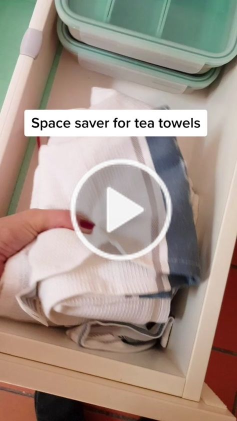 Fold Tea Towels, Effective Spaces, Kitchen Towels Storage, Folding Towels, How To Fold Towels, Clothes Organization Diy, Shoe Lace Tying Techniques, Summer Dresses For Wedding Guest, Diy Clothes Life Hacks