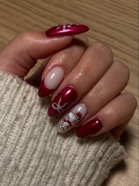 Snoopy Nail Art Christmas, Nail Polish Ideas Christmas, Snoopy Winter Nails, Christmas Nails Snoopy, Peanuts Christmas Nails, Christmas Snoopy Nails, Snoopy Nails Christmas, Sanrio Christmas Nails, Snoopy Fall Nails