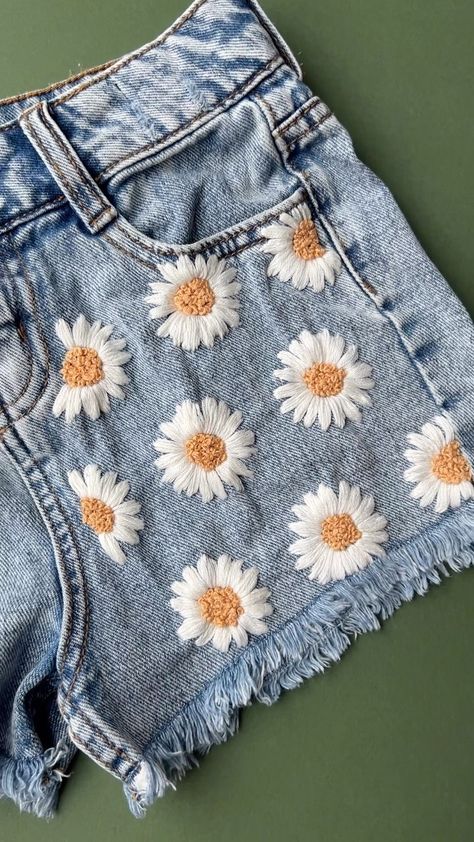 Definitely the easiest way to #upcycle denim 🌼 You’ll find stick and sew designs in my folksy shop, there’s a link on my page… | Instagram Pistachio Cheesecake Recipe, Jeans Bordado, Embroidery Jeans Diy, Pistachio Cheesecake, Cloth Embroidery, Clothes Embroidery Diy, Clothes Embroidery, Denim Embroidery, Diy Shorts