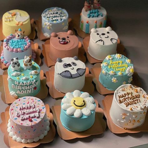 Lunch Box Cakes, Bento Box Cake, Lunchbox Cake, Box Cakes, Small Birthday Cakes, Food Decorating, Mini Torte, Bento Ideas, Tiny Cakes