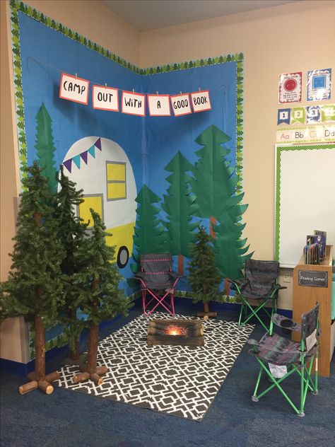 Camping reading area Camp Learned A Lot Classroom, Zelt Camping Hacks, Camping Vbs, Woodland Classroom, Camp Read, Camping Classroom, Camping Theme Classroom, Classroom Transformation, Office Door