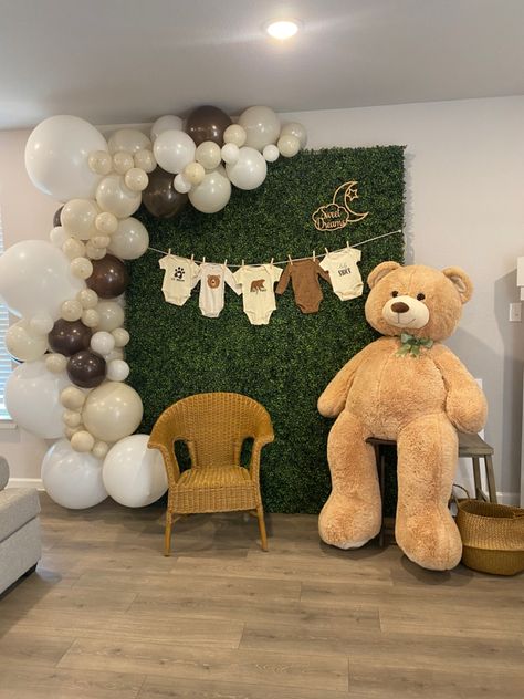 Baby Shower Oso, Sage Green Baby Shower, Gender Reveal Baby Shower Themes, Baby Shower Theme Decorations, Baby Shower Deco, Bee Baby Shower Theme, We Can Bearly Wait, Bearly Wait, Baby Shawer