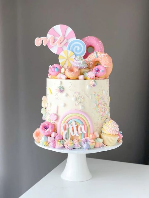 Candy Theme Cake, Barbie Themed Cake, Gökkuşaği Pasta, Sweet Birthday Cake, Candyland Cake, Candy Birthday Cakes, Candy Land Birthday Party, Candy Birthday Party