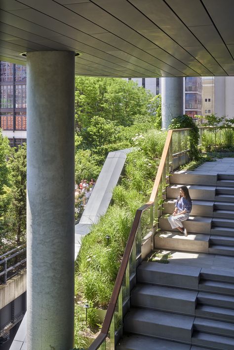 Public Space Stairs, Landscape Stairs Architecture, Railing Exterior, Outdoor Staircase, Architecture 101, Landscape Stairs, Commercial And Office Architecture, Renovation Architecture, Building Entrance