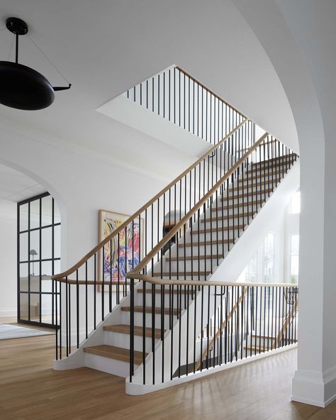 A 100-year-old house in New Jersey gets a timeless and modern renovation Window Breakfast Nook, Central Staircase, Full House Renovation, Addition Project, Metal Staircase, Timeless House, Foyer Staircase, House Renovation Projects, Renovation Inspiration