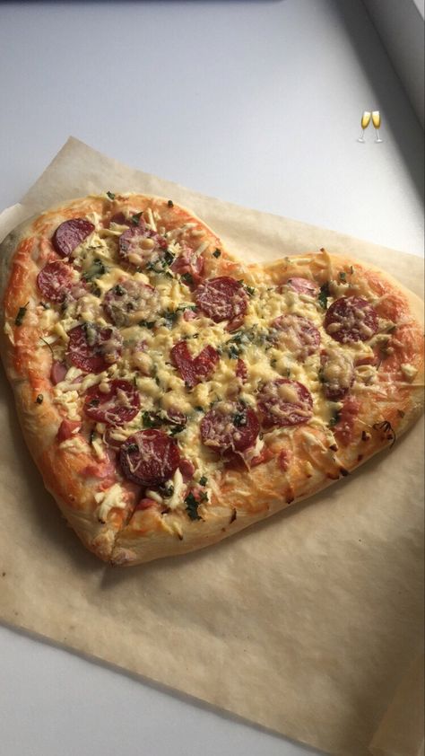 Heart Pizza, Healthy Veggie, Food Critic, Think Food, Power Of Social Media, Between Us, Snap Food, Gordon Ramsay, The Chef