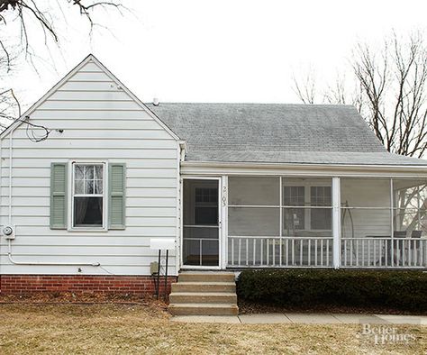 Check out this small house makeover that was done on a budget. You’ll get a ton of DIY ideas for your own home thanks to these unbelievable before and after photos. Learn how to make the most of a small floor plan without spending too much money. Minimal Traditional Home, Small House Makeover, Small Ranch House, Small House Exteriors, Small House Exterior, Home Tips And Tricks, Porch Addition, Bungalow Exterior, Patio Pergola