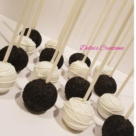 Black And White Cake Pops Ideas, Cake Pops Black And White, Black And White Sweets Table, Black And White Treats Table, Black And White Wedding Treats, Black And White Party Food Ideas, Black And Silver Treats, Black Treat Table, Goth Cake Pops