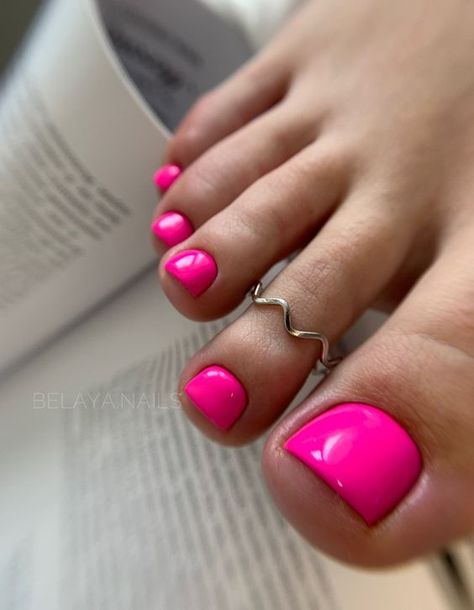 Pink Toe Nail Designs, Dark Pink Shades, Pink Toe Nails, Toe Nail Design, Neon Pink Nails, Feet Nail Design, Cruise Nails, Gel Toe Nails, French Polish