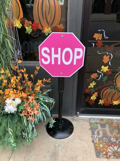 Fabulous Signage, Decor & Displays for Boutiques, Salons & Shoppes Pink Boutique Decor, Clothing Boutique Christmas Decor, Boutique Signage Ideas, Boutique Store Signage, Party Boutique Store, Pop Up Signage Ideas, Boutique Opening Ideas, Store Signs Ideas, Diy Boutique Decor Ideas