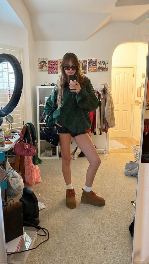 #uggs #uggsoutfit Shorts Uggs Outfit, Platform Uggs Outfit Summer, Uggs With Shorts Outfit, Shorts And Uggs Outfit, Uggs With Shorts, Uggs And Shorts, Mini Ugg Outfit, Short Uggs Outfit, Tasman Uggs Outfits