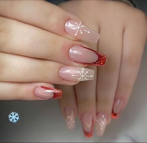 Crismas Nails 2023, Nail Art Crismas, Crismas Nails Art, Almond Nails Christmas Designs, Almond Shaped Christmas Nails, 2023 Red Nails, Crismas Nails, Christmas Nails Idea, Red Sparkle Nails