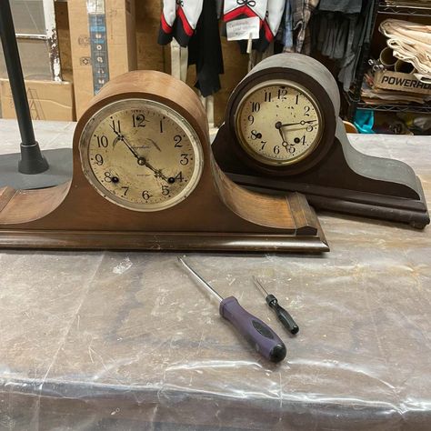 What To Do With Old Clocks Ideas, Old Clock Reuse Ideas, Repurpose Clocks Diy Projects, Mantel Clocks Ideas, Mantle Clock Repurposed, Clock Shadow Box Ideas, Repurposed Clocks Ideas, Decorating With Clocks, Vintage Table Clock