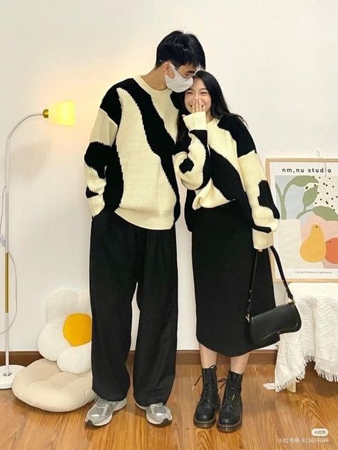 Korean Couple Outfits Winter, Couples Twinning Outfits, Sweet Korean Couple, Matchy Outfit Couple Casual, Korean Valentines, Korean Couple Fashion, Matching Outfits For Couples Aesthetic, Valentine Couple Outfits, Korean Couple Aesthetic