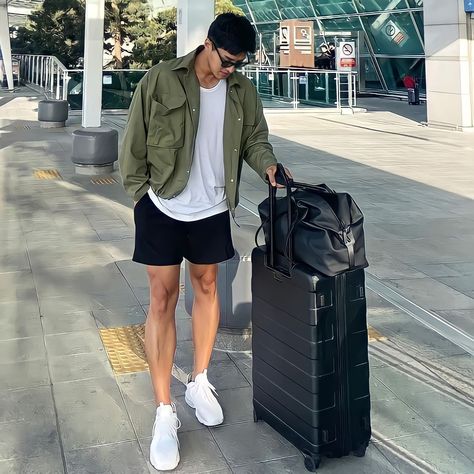 Singapore Outfit Ideas For Men, Malaysia Outfit Men, Men Travel Outfit Summer, Traveling Outfits Men, Singapore Men Outfit, Airport Aesthetic Outfit Men, Travel Outfit Men Summer, Tokyo Summer Outfit Men, Singapore Outfit Ideas Men