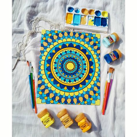 Mandala Acrylic Painting Canvases, Canvas Art Supplies, Mandala On Canvas, Mandala Arts, Cute Easy Paintings, Mandala Canvas, Small Canvas Paintings, Geometric Quilt, Extremely Funny