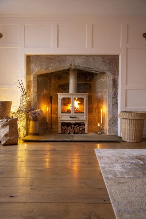 It is quite easy to convert your old open-hearth fireplace to a wood-burning stove, a bioethanol or gas fireplace. Any of the three options are more efficient than an open burning fire. An open-hearth fireplace uses more wood, smokes and the heat distribution is poor. Converting your open-hearth... Woodburning Stove Fireplace, Wood Burner Fireplace, Wood Burning Stoves Living Room, Log Burner Fireplace, Log Burner Living Room, Cottage House Interior, Stove Ideas, Cottage Fireplace, Wood Stove Fireplace