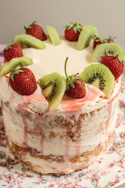 Strawberry And Kiwi Cake Strawberry Kiwi Cake, Book Redesign, Strawberry Cake Cookies, Kiwi Dessert, Bunt Cake Recipe, Kiwi Cake, Delicious Strawberry Cake, Strawberry Poke Cakes, Birthday Dessert