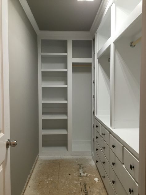 Perfeito 5 By 5 Closet Ideas, Small Couples Closet Organization, Closet Organization Ideas Narrow Walk In, Master Closet Addition, Small Dressing Table Ideas Vanity Area Walk In Closet, Walk In Closet Narrow, Walk In Closet Ideas Narrow, Long Narrow Closet Design, Rectangle Closet Layout