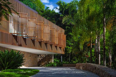 Bernardes Arquitetura Continues Evolving Brazil's Rich Modern Architectural Tradition - Architizer Journal Delta House, Tropical Architecture, Modern Extension, Weekend House, Timber Structure, Modern Tropical, Facade Architecture, Facade Design, Residential Architecture