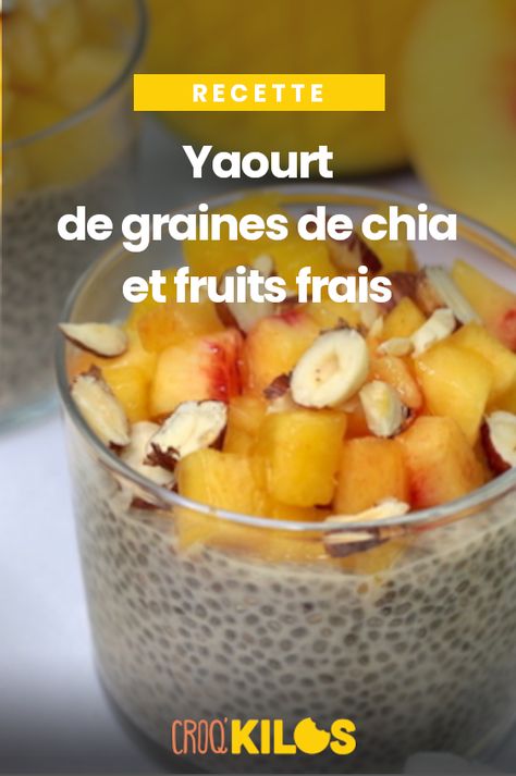 Une recette de yaourt aux graines de chia et fruits frais à préparer pour le petit déjeuner. #recette #yaourt #chia #fruit #dessert Menu Healthy, Croq Kilo, Fruit Dessert, Fruit Desserts, Fruit Salad, Chia, Nutrition, Salad, Fruit