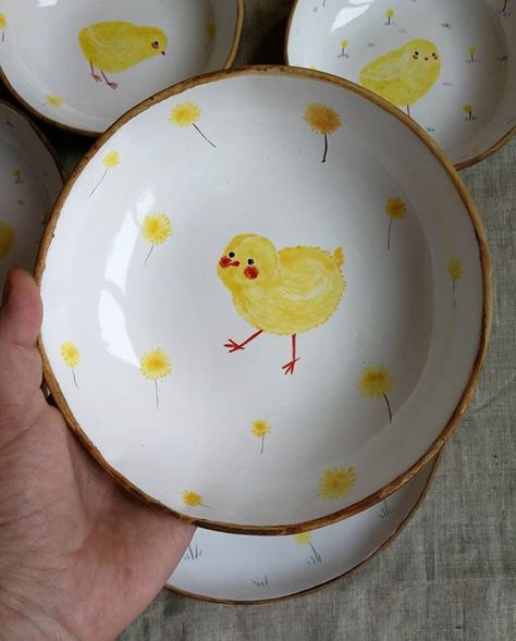 Chicken Pottery Ideas, Duck Pottery Painting, Cute Pottery Plates, Chicken Pottery, Crafts For Beginners, Ceramic Cafe, Potters Clay, Diy Pottery Painting, Mug Crafts