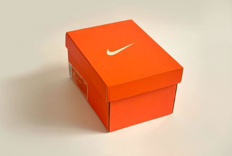 Nike Free Box: A Shoebox 1/3 The Size Of The Original Nike Gifts, Flexible Shoes, Gift Box For Men, Small Item Storage, Nike Models, Nike Brand, Label Paper, Free Boxes, Floral Wraps