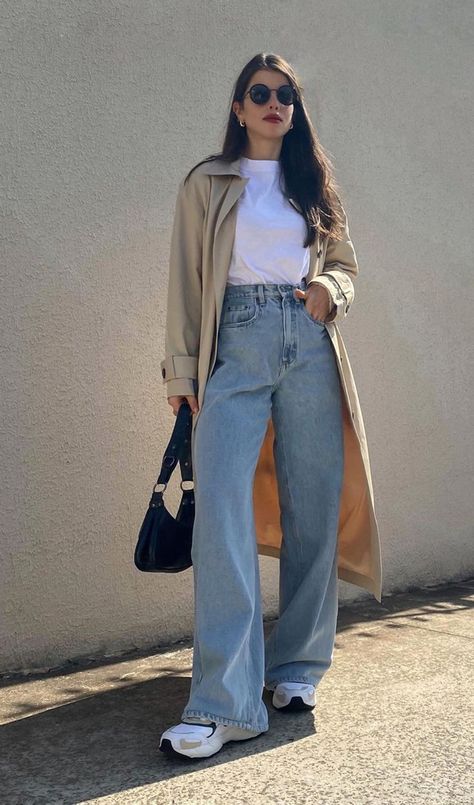 Looks com t-shirt para trabalhar - Guita Moda Wide Leg Outfit, Petite Style Outfits, Jeans And T Shirt Outfit, Wide Leg Jeans Outfit, Outfits Con Jeans, Look Office, Jeans Outfit Women, Fashion Top Outfits, Jeans Outfit Casual