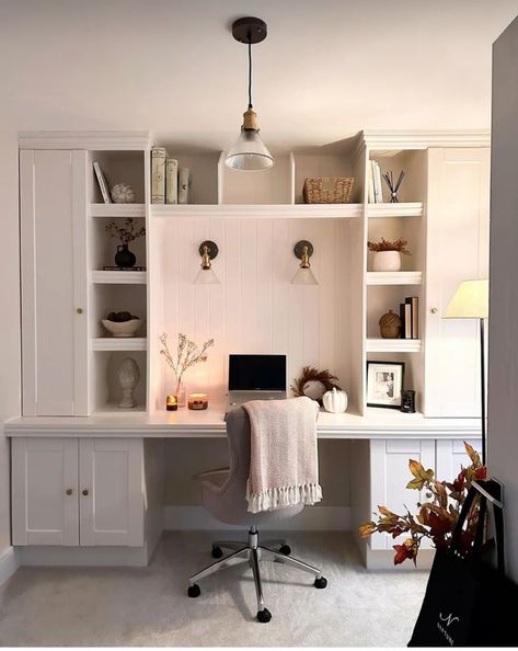 Office Extension, Simplistic Home, Angled Bedroom, Stairs Office, Amazing Home Office, Kitchen Desk Areas, Ikea Home Office, Ikea Built In, Minimalist Home Office