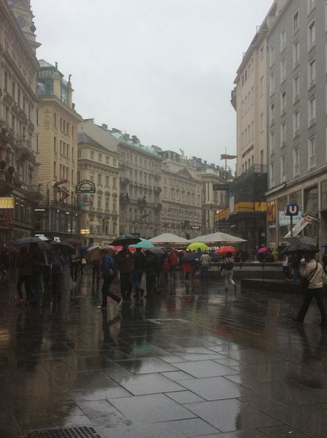 Italy Vibes, Rainy Night, Photo Idea, Rainy Day, Vienna, Cityscape, Amsterdam, Monument, Louvre