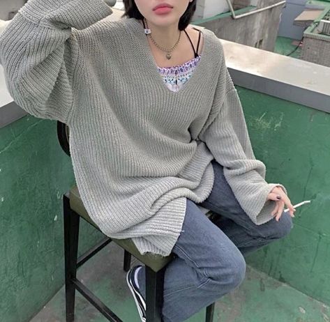 vneck sweater jumper grey knitter casual aesthetic spring fall outfit kfashion baggy fit outfit inspo Baggy Jumper Aesthetic, Grey Aesthetic Clothes, Baggy Knit Sweater Outfit, Baggy Layered Clothes Aesthetic, Baggy Sweater Reference, Grey Sweater Outfit Aesthetic, Baggy Sweater Outfits Aesthetic, Knitted Jumper Aesthetic, Grey Clothes Aesthetic