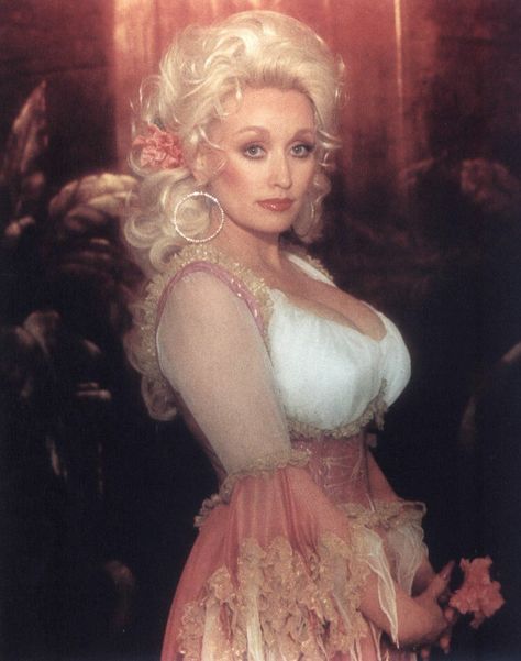 The Stunning Transformation Of Dolly Parton Dolly Parton Costume, Dolly Parton Pictures, Hello Dolly, Dolly Parton, Country Singers, Up Girl, Beautiful People, Blonde Hair, A Woman