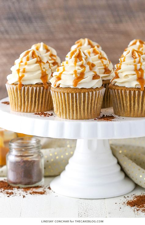 Caramel Mocha Cupcakes - a coffee flavored cupcake, caramel frosting and caramel drizzle | by Lindsay Conchar for TheCakeBlog.com Apple Spice Cupcakes, Frost Cupcakes, Mocha Cupcakes, Coffee Cupcakes, Caramel Mocha, Caramel Frosting, Gourmet Cupcakes, Cake Blog, Cupcake Flavors