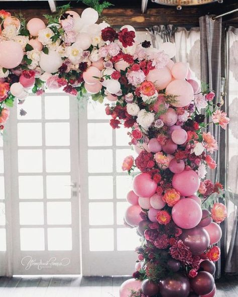 Idealne przyjęcie weselne dzięki https://palacdomaniowski.pl. Sprawdź czym zaskoczyć gości! #weddingideas Balloons And Flowers, Flowers And Balloons, Wedding Balloons, Floral Arch, Wedding Diy, Ceremony Decorations, Balloon Arch, Trendy Wedding, Balloon Garland