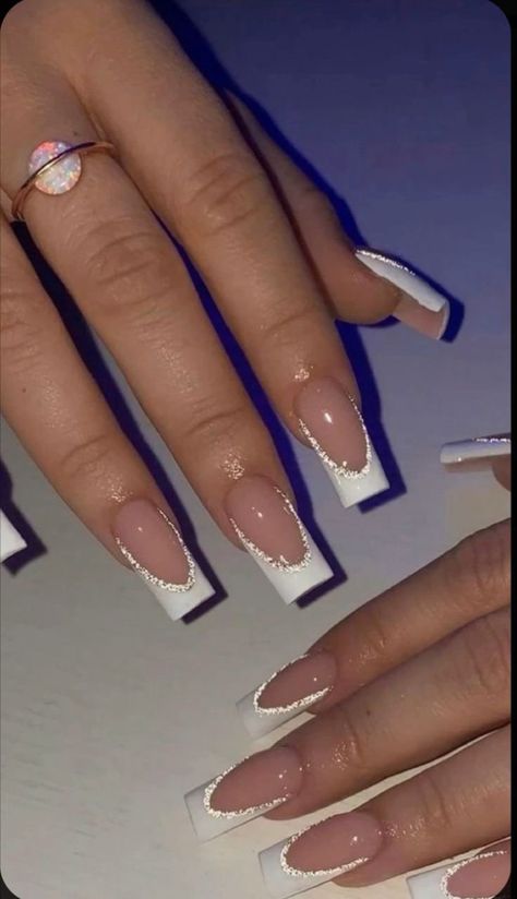 Letter E Nail Design, Christmas Initial Nails, Letter M Nails Designs, Nail Inspo With J Initial, Nail Idea With Initials, Nails With H Initial, French Tip Initial, Wedding Nails With Initials, Christmas Nails With Initials