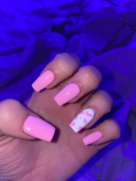 Acrylic Nails Drip Design, Pastel Pink Cow Print Nails, Short Pink Cow Print Nails, Pink Glitter Cow Print Nails, Valentines Cow Print Nails, Cowprint Nail Design Pink, Pink Cowgirl Nails Designs, Cow Print Valentine Nails, Cow Print Pink Nails