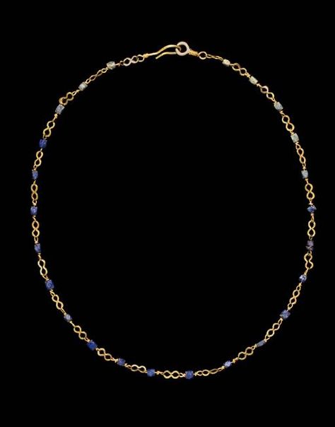 A ROMAN GOLD AND LAPIS LAZULI NECKLACE CIRCA 2ND-3RD CENTURY A.D. Plain Gold Jewellery, Roman Jewellery, Roman Necklace, Ancient Roman Jewelry, Medieval Necklace, Byzantine Gold, Tibetan Mala, Ancient Beads, Byzantine Jewelry