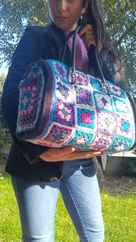 Crochet Weekender Bag, Crochet Duffle Bag, Crochet Totes, Duffle Bag Patterns, Body Photography, Crochet Clothing And Accessories, Crochet Fashion Patterns, Crochet Bags Purses, Crochet Design