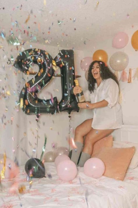 21st Party Outfit Ideas, Birthday Confetti Photography, Birthday Photoshoot Confetti, Confetti Photoshoot Birthday, 21st Birthday Photoshoot Hotel, 21birthday Photoshoot Ideas, Photoshoot With Confetti, In Bed Photoshoot Ideas, Birthday Photoshoot Indoor