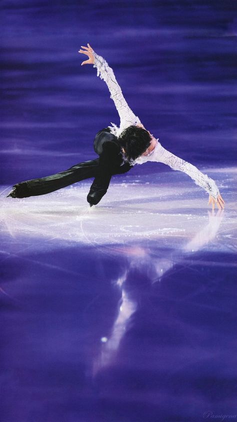 Yuzuru Hanyu Wallpaper, Male Figure Skaters, Skating Ice, About Japan, Human Poses Reference, Yuzuru Hanyu, Figure Poses, Sendai, Miyagi