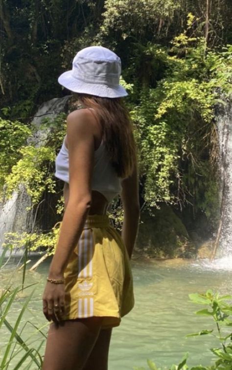 20+ Cute Vacation Outfits 2024 Your Friends Will Love 21 Water Hike Outfit, Hiking Astethic Outfits, Hiking Fits Summer Aesthetic, Camping Outfits Hot Weather, Bali Hiking Outfit, Summer Nature Outfit, Hot Hiking Outfit, Tropical Adventure Outfit, Backpacking Summer Outfits