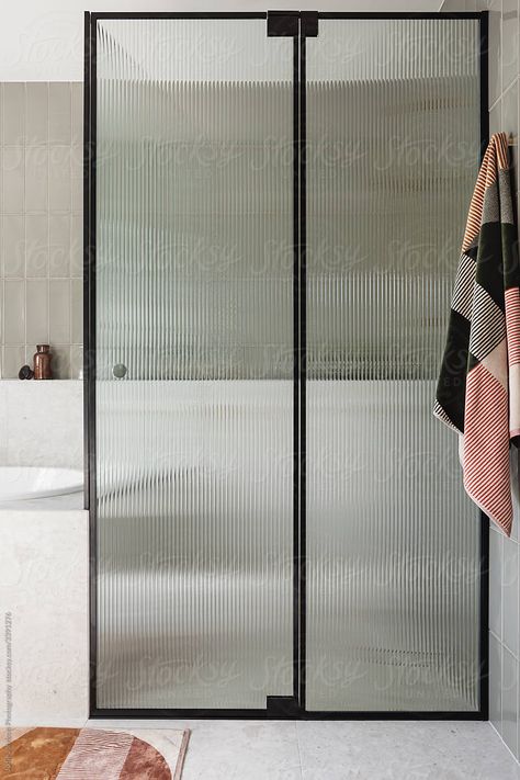 Fluted art deco style frameless glass shower screen in a luxury home bathroom Luxury Home Bathroom, Glass Shower Screen, Sliding Shower Screens, Glass Door Bathroom, Shower Door Designs, Clean Shower Doors, Shower Sliding Glass Door, Shower Screens, Restroom Design