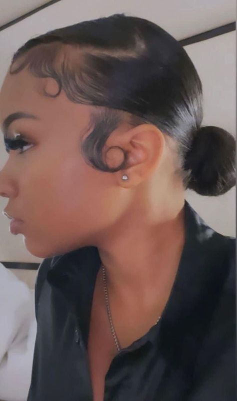 Mikey Williams, Slicked Back Ponytail, Natural Hair Bun Styles, Sleek Ponytail Hairstyles, Quick Natural Hair Styles, Dyed Natural Hair, Slick Back, Curly Hair Styles Easy, Natural Curls Hairstyles