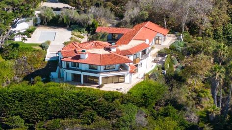 Kim Kardashian Malibu House, Kim Kardashian House, Millionaire Mansion, Malibu House, Malibu Mansion, Malibu Home, Luxury Mansion, Business Manager, Jenner Family